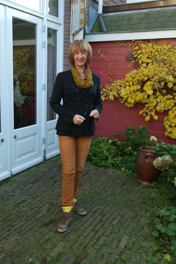 Brown trousers black Pauw jacket sneakers 2