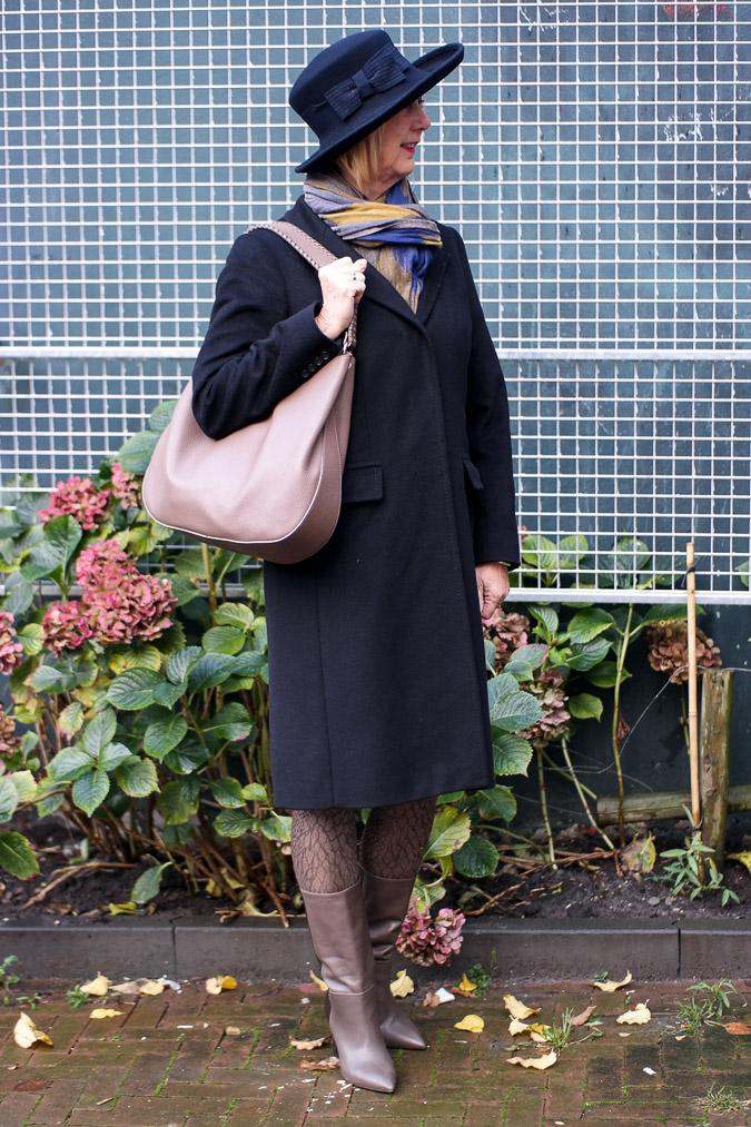 coat Max Mara, blue hat