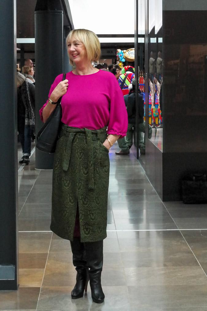 Fuchsia top and green skirt by Essentiel