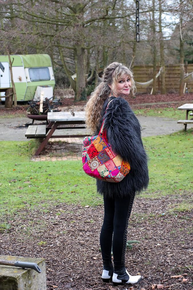Anja (Curly Traveller)