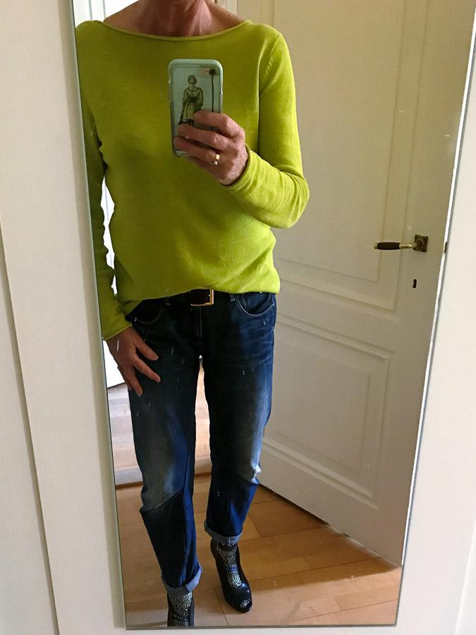 Lime sweater, boyfriend jeans G-star and peeptoe pumps witjh socks