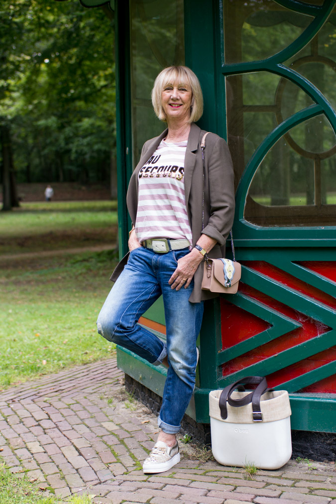 Au secours.. a sequined T-shirt