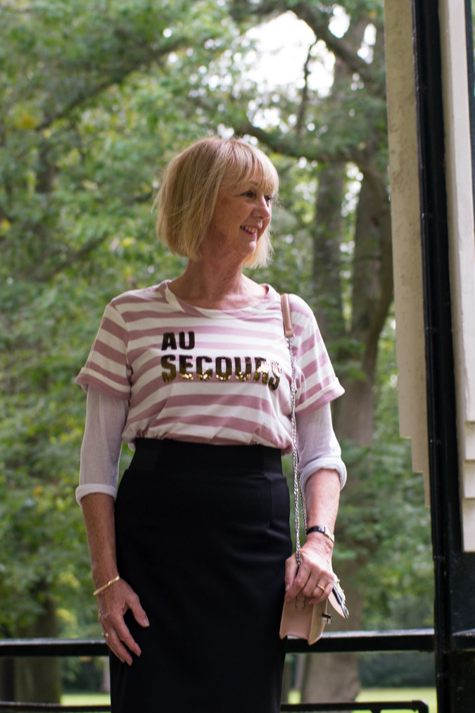 Au secours.. a sequined T-shirt