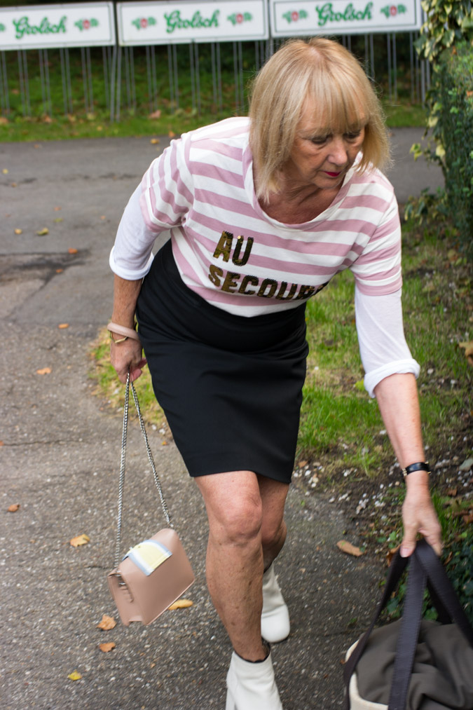 Au secours.. a sequined T-shirt