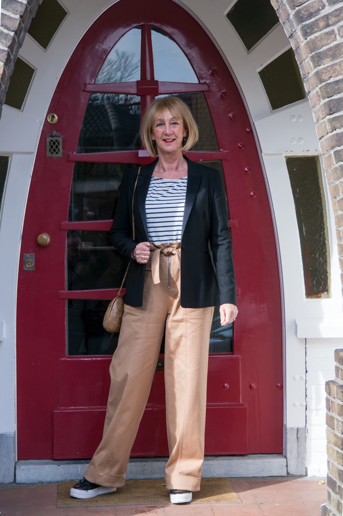 Wide khaki trousers