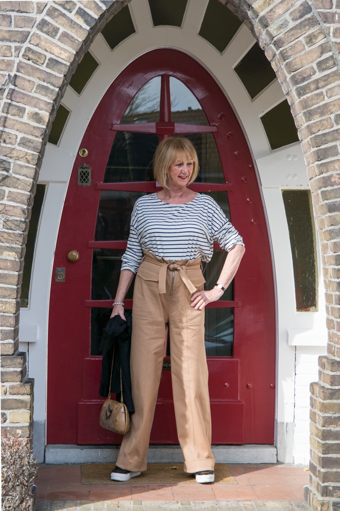 Wide khaki trousers with striped top