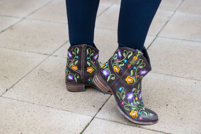 Ankle boots with flowers