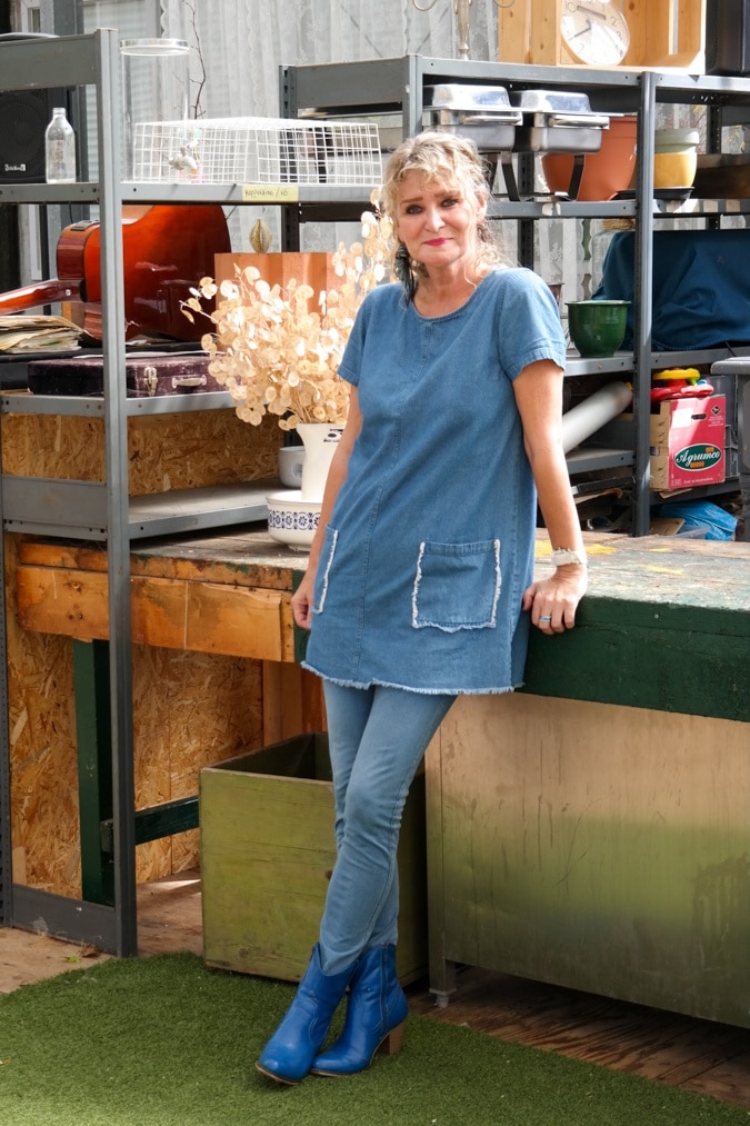 Anja in denim (Curly Traveller)