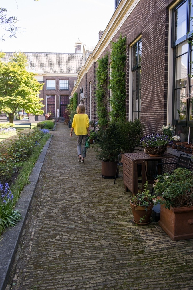 Grey trousers with a yellow jumper