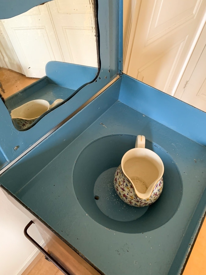 Top of Officer's wash basin