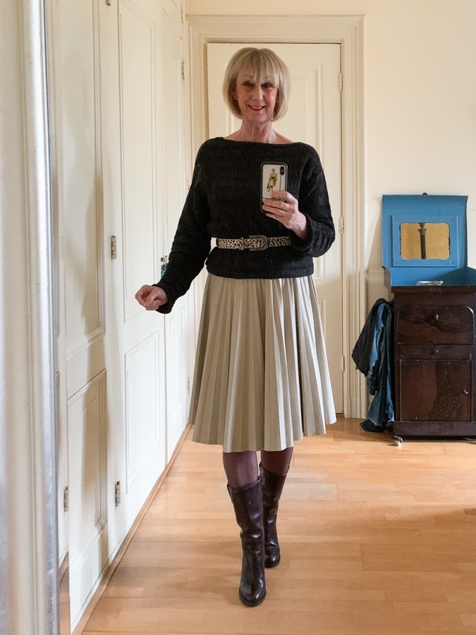 Cream pleated skirt