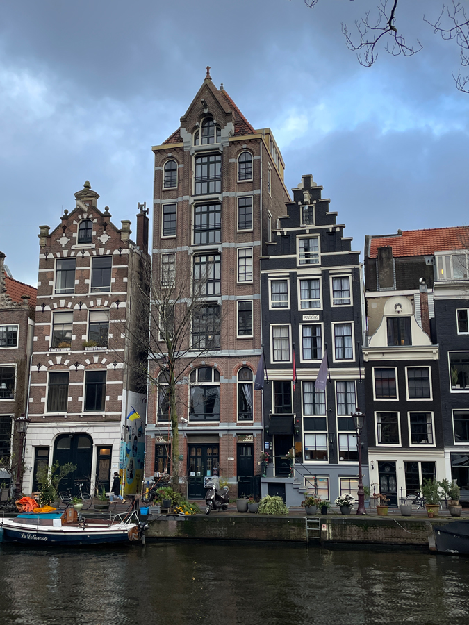 Amsterdam warehouse converted into apartments