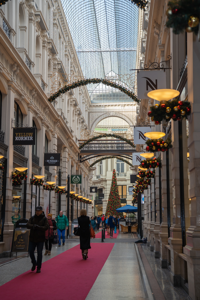 The Hague, Passage