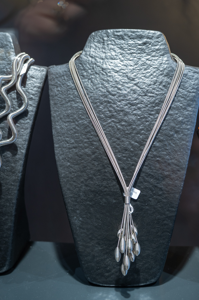 Metal necklace