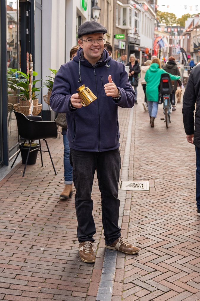 barrel organ man