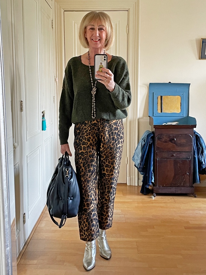 Outfit visiting mum