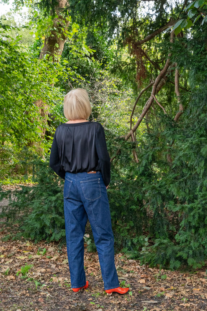Baggy jeans with a black jumper and orange boots
