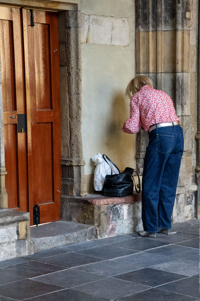 Baggy jeans with an eyelet blouse